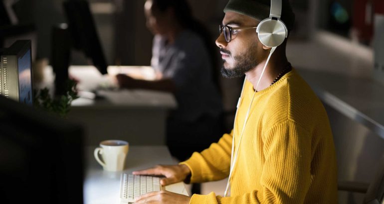 computer-programmer-coding-at-night-AK2VMZY-e1590014889225.jpg